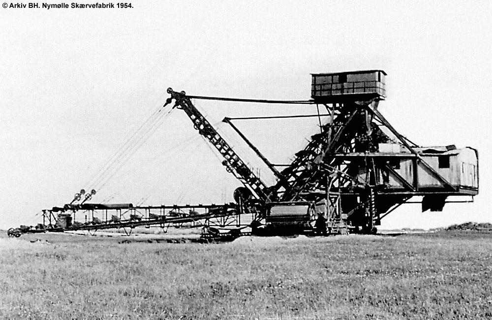 Nymølle Skærvefabriks gravemaskine 1954