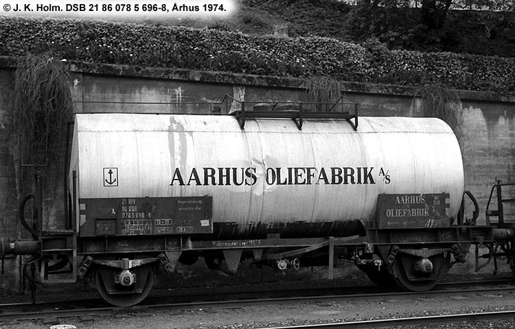 Århus Oliefabrik A/S - DSB 21 86 078 5 696-8